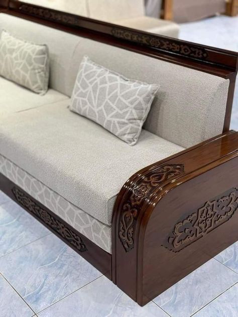 Latest Cupboard Designs, Green Sofa Living Room, Sofa Design Wood, Designer Bed Sheets, Luxury Furniture Sofa, Wooden Sofa Set Designs, Wooden Sofa Designs, Corner Sofa Design, Indian Home Design