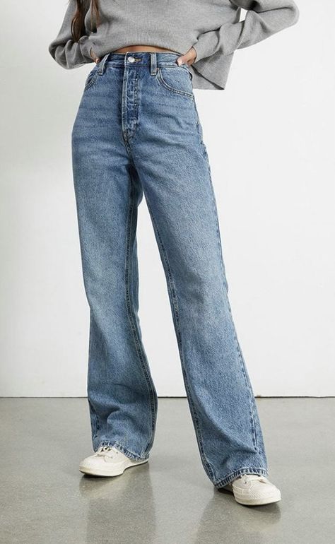 High Waisted Jeans Bootcut, Straight Blue Jeans Outfit, Blue Straight Jeans Outfit, Blue Mom Jeans Outfit, Medium Wash Jeans Outfit, Loose Fit Jeans Outfit, Bootcut Jeans Outfit Casual, Mid Rise Jeans Outfit, Loose Jeans Outfit