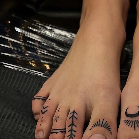 brittany ✶ orlando tattoo artist on Instagram: "Just a pic of the toe tatts from today 🤩🤩🤩 obsesssed @melalexander_ 🫶🫶 #toetattoo #tattoos #orlandotattooartist" Camel On Toe Tattoo Ideas, Toe Ring Tattoos, Toe Tattoo, Stick Poke, Orlando Tattoo, Toe Tattoos, Stick Poke Tattoo, Medical Tattoo, Hand And Finger Tattoos