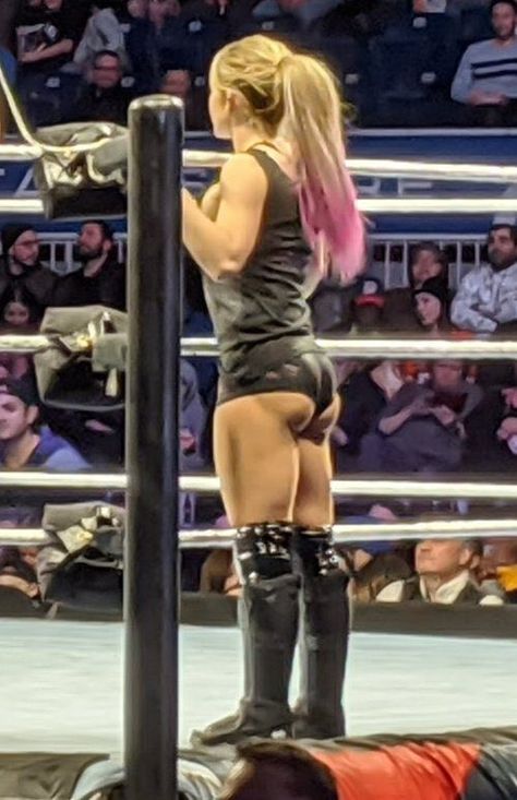 Alexis Bliss, Lexi Kaufman, Wwe Female Wrestlers, Alexa Bliss, Lovely Legs, Wwe Womens, Female Wrestlers, Wwe Divas, Professional Wrestling