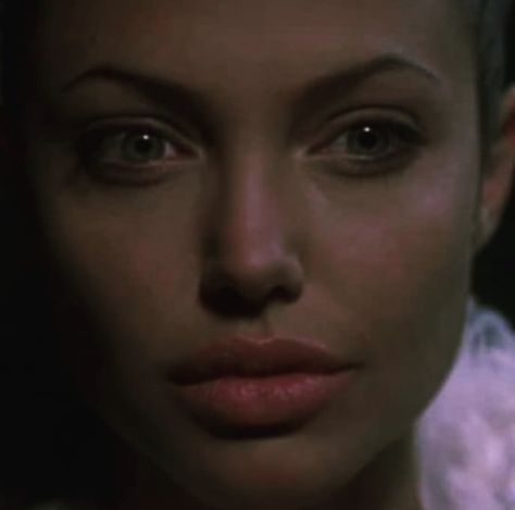 Angelina Jolie Face, Angelina Jolie Lips, Tomb Raiders, Angelina Jolie Makeup, Angelina Jolie Photos, Beauty Makeup Photography, Feminine Energy, Angelina Jolie, Beauty Face