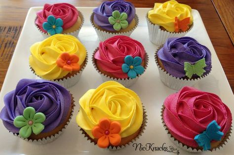 Encanto Cupcake Cake, Fiesta Theme Party Cupcakes, Encanto Birthday Cupcakes, Encanto Cupcakes Ideas, Encanto Food, Encanto Cupcakes, Encanto Cake Ideas Disney, Encanto Cupcake Topper Printable, Encanto Cakes