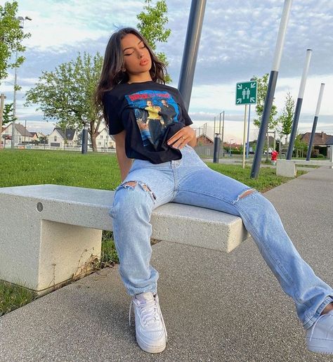 #90s #streetwear #streetstyle #aesthetic #outfit #fashion #outfitinspiration Bruh Girl Outfits, Bruh Girl, Skater Girl Outfits, Skater Girl, Tomboy Style Outfits, Thanksgiving Outfit, Streetwear Fashion Women, Mode Inspo, Tomboy Fashion