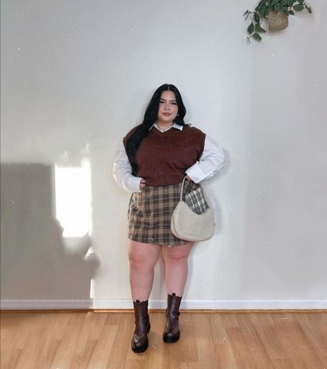 Fat Outfits Plus Size, Preppy Outfits Plus Size, Preppy Plus Size Outfits, Curvy Concert Outfit, Plus Size Preppy Outfits, Preppy Plus Size, Plus Size Concert Outfit, Hyper Feminine Outfits, Plus Size Preppy