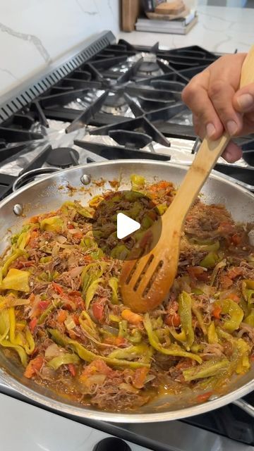 Maria Jimenez on Instagram: "Machaca preparada para los burritos 🌯 @cocinandoconmamachuy 

#machaca #explorepage #recetascaseras #recetas #burritos #tacos #easyrecipes #soups #comidamexicana #recipes #tiktokvideos" Machaca Burrito Recipe, Machaca Recipe, Burritos Recipe, Burritos, Soups, Tacos, On Instagram, Instagram