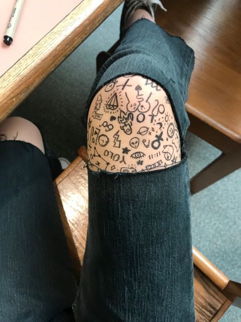 Arm doodles Doodles On Thigh, Doodle Art On Hand, Drawings On Arms Sharpie, What To Draw On Your Arm, Arm Doodles Aesthetic, Things To Draw On Your Arm With Sharpie, Drawing On Leg Doodles, Doodles On Arm, Things To Draw On Your Arm With Pen