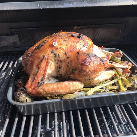 Gas Grill Turkey Grill Turkey, Grilled Turkey Recipes, Gas Grill Recipes, Whole Turkey Recipes, Bbq Turkey, Grill Time, Grilled Turkey, Whole Turkey, Baked Turkey