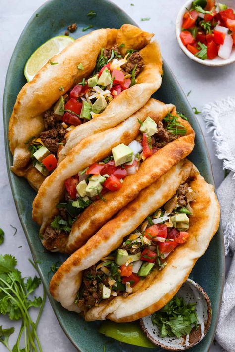 All your favorite taco fixings inside a warm, fluffy piece of fried bread! Homemade chalupas are a knockout dinner the whole family will go crazy over. Homemade Chalupas, Colorado Chili, Chalupas Recipe, Chalupa Recipe, Taco Fixings, Slow Cooker Jambalaya, Ricotta Meatballs, South American Food, Fried Bread