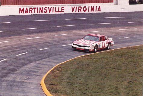 Martinsville Virginia, Nascar Race Tracks, Darrell Waltrip, Wrangler Car, Nascar Trucks, Going Through It, Race Tracks, Nascar Race Cars, Nascar Race