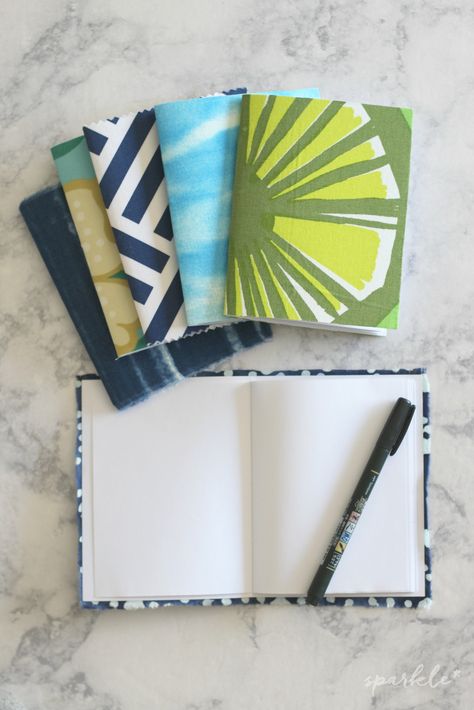 It's time to start using up that fabric stash! These Mini Fabric Covered Notebooks are easy to make, cute and completely useful! Paper Projects Diy, Natural Dye Fabric, Note Books, Craft Stash, Oh My Goodness, Mini Notebooks, Paper Fabric, Diy Notebook, Stationery Craft