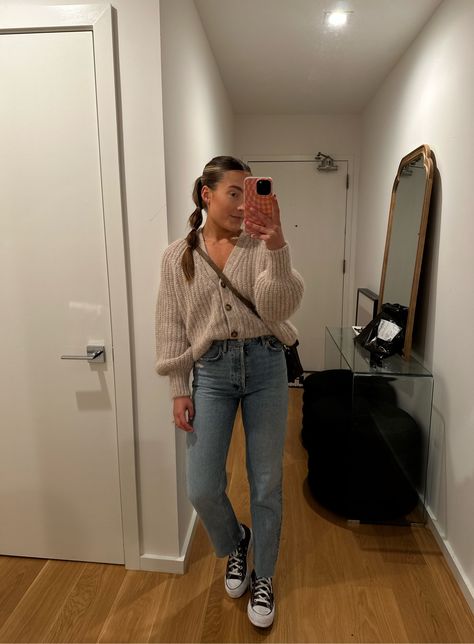 90s Mom Outfit, 90s Jeans Outfit, Straight Jeans Outfit, High Waisted Jeans Outfit, 90s Jean, Straight Leg Jeans Outfits, Jeans Outfit Winter, Post Partum Outfits, Cozy Outfits