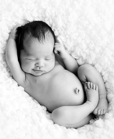 40 Adorable Newborn Photography Ideas For Your Junior - Bored Art Baby Reference, Foto Newborn, Baby Fotografie, Baby Pic, Boy Newborn, Baby Boy Photography, Baby Hospital, Baby Sleep Problems, Baby Poses