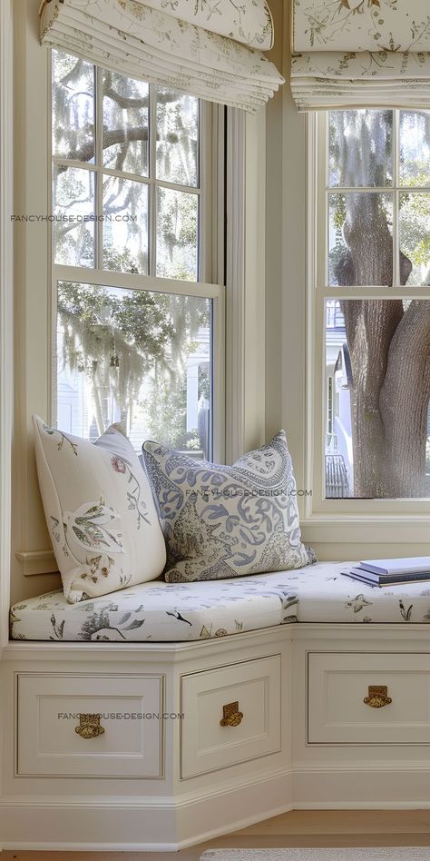 Farmhouse Bay Window, Modern Bay Window Ideas, Bay Window Seat Ideas, Bedroom Bay Window Ideas, Modern Bay Window, Bay Window Benches, Living Room Bay Window, Boho Living Room Inspiration, Window Seat Kitchen