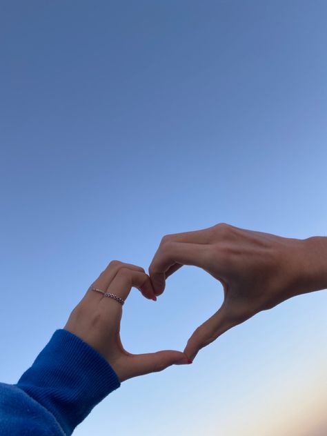 heart hands <3 Couple Hand Heart, Making A Heart With Hands, Two Hands Making A Heart, Hands Holding Something, Heart With Hands, Hands Forming A Heart, Hand Hearts, Finger Hearts, Hands Making A Heart