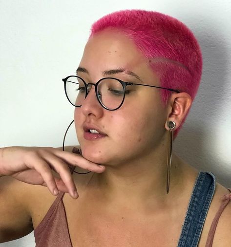 Buzzed Hair Women, Buzz Cut Women, Androgynous Women, Girls With Shaved Heads, Purple Pixie, Haircut Inspo, Buzzed Hair, Shave My Head, Hair Things