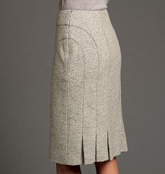 Love this skirt. Need to make, once I start finishing projects... Diy Sy, Trendy Sewing Projects, Skirt Inspiration, Afrikaanse Mode, Diy Skirt, Vogue Pattern, فستان سهرة, Vogue Patterns, Sewing Skirts