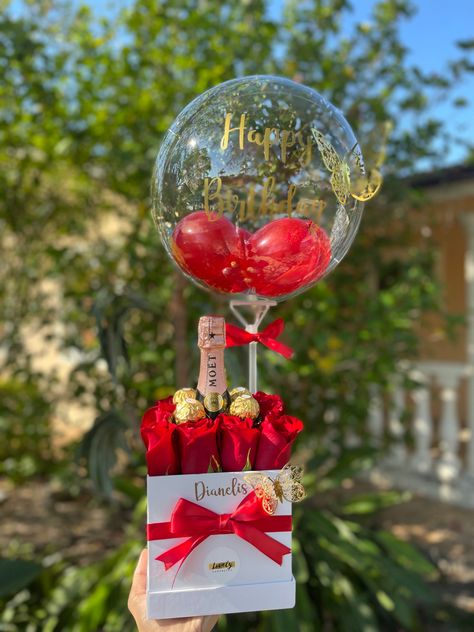 Special gift with roses and moet for birthday gift , red roses gifts , unique gift idea Unique Bouquet Ideas, Rose Gift Ideas, Valentines Balloons Bouquet, Wine Gifts Diy, Gift Crates, Wedding Gift Pack, Valentines Balloons, Rosé Birthday, Flower Bouquet Diy