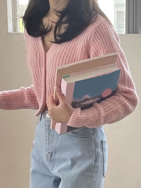 Pink Cardigan Outfit, Simple Girl Outfits, Outfit Korean Style, Outfit Cardigan, Knitwear Outfit, Winter Fashion Outfits Casual, Fashion Top Outfits, Korean Casual Outfits, Plain Outfits