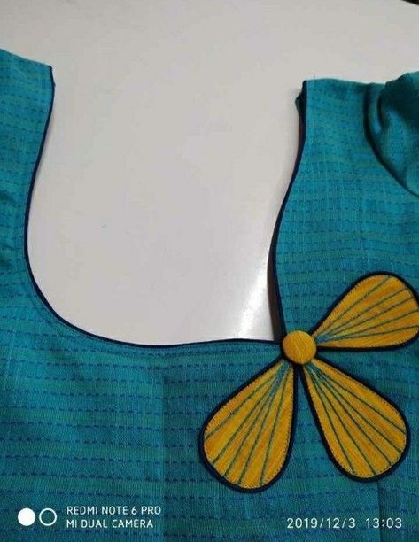 Simple Blouse Back Neck Designs, Chudi Neck Designs, Chudidhar Neck Designs, Silk Saree Blouse Designs Patterns, Lace Blouse Design, Blouse Back Neck, Patch Work Blouse Designs, Blouse Designs High Neck, Churidar Neck Designs