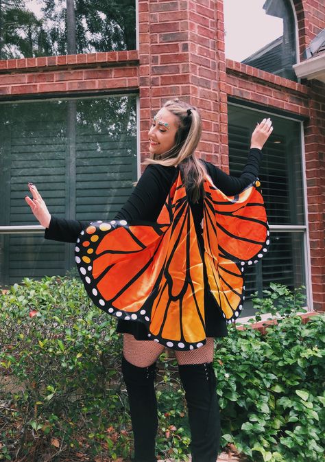 ~now I remember what it feels like to fly~ Spread your wings as a Monarch Butterfly. This costume was super simple, I used most things in my closet already and it only cost me only $15. Spooky Season Painting, Diy Butterfly Costume, Monarch Butterfly Costume, Last Minute Diy Costumes, Season Painting, Butterfly Halloween Costume, Butterfly Wings Costume, Women Eyes, Butterfly Halloween