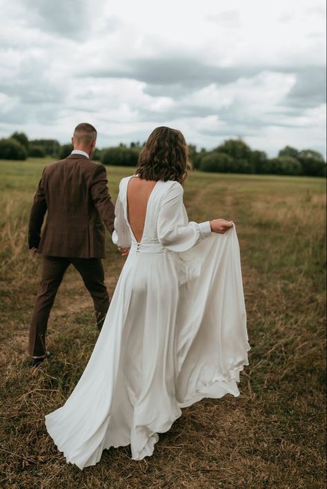 Shift Style Wedding Dress, Wedding Dresses Simple Elegant Long Sleeve, Cuff Sleeve Wedding Dress, Chiffon Sleeve Wedding Dress, Elope Wedding Dress Casual, Wedding Dress Trends, Long Sleeve Wedding, Wedding Mood, Wedding Pics