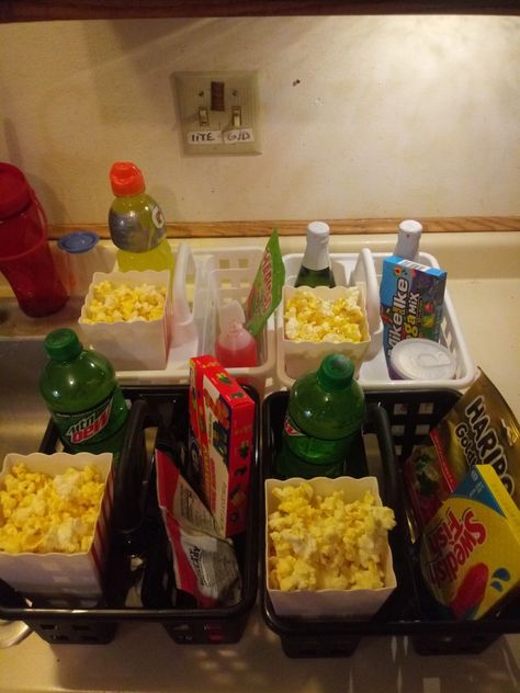 Dollar Tree Snack Basket, Dollar Tree Snack Ideas, Dollar Tree Movie Night Basket, Dollar Tree Movie Night, Dollar Tree Snacks, Dollar Tree Meals, Snack Caddy, Diy Snack Station, Family Movie Night Snacks