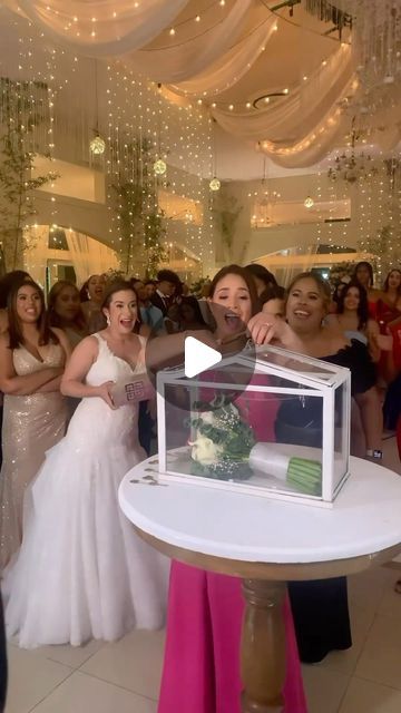 THE WEDDING BLISS on Instagram: "Instead of a traditional bouquet toss, try this!💐🤍 🎥: @jeanroldaneventos" White And Greenery Wedding Centerpieces, Wedding Bouquet Toss, White And Greenery Wedding, Fun Wedding Activities, Traditional Bouquet, The Wedding Bliss, Greenery Wedding Centerpieces, Diy Backyard Wedding, Tree Stumps