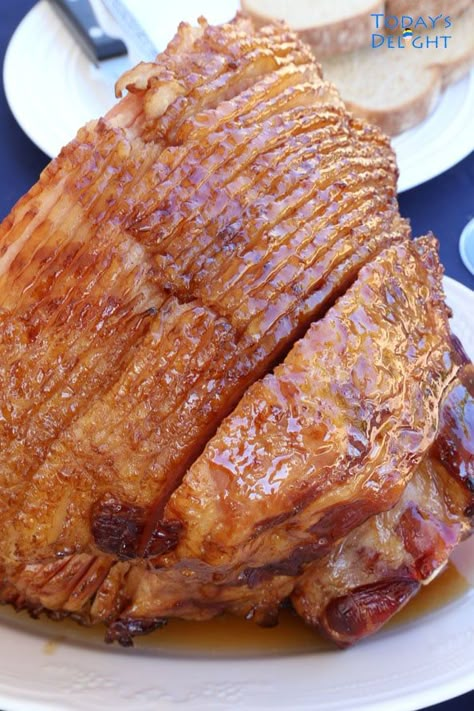 Cooking a Spiral Sliced Ham https://www.todaysdelight.com/cooking-a-spiral-sliced-ham/ Spiral Sliced Ham Recipe, Costco Ham Recipes, Costco Spiral Ham, Best Spiral Ham Recipe, Ham For Thanksgiving, Ham Cooking Time, Baked Spiral Ham, Glaze Ham, Roasting Pan Recipes