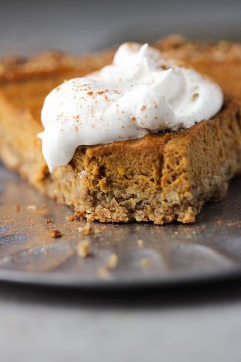 Greek Yogurt Pumpkin, Healthy Pie Crust, Baking With Yogurt, Fall Pies Recipes, Pumpkin Pie Crust, Oat Crust, Pumpkin Yogurt, Healthy Pies, Healthy Pumpkin Pies