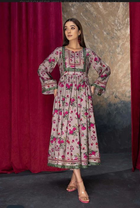 Summer Frocks, Short Frock, Dress Designing, Dress Book, Cloth Design, Stylish Short Dresses, Afghan Clothes, Girls Frock Design, Beautiful Pakistani Dresses