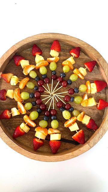 EMILY | KIDS FOOD, SNACKS & EASY RECIPES | PERTH on Instagram: "Never underestimate the power of a rainbow fruit stick. Fruit wand, rocket, fairy wand whatever you want to call it! Kids love it! If you have small children, cut up the grapes ❤️ Follow @foodplattermum for simple platters . . . #platters #plattersoftheworld #fruitplatter #watermelonpizza #pizza #bringaboard #dessertboard #fruit #grazingtables #grazingplatter #perthfoodie #aussiefood #plattersoftheworld #plattersofinstagram #cha Fruit Platter Simple, Small Fruit Platter Ideas, Small Fruit Platter, Party Trays Ideas Food Platters, Party Fruit Platter, Fruit Platter Ideas Party, Childrens Party Food, Fruit Buffet, Fruit Sticks