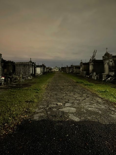 Haunted Louisiana, Southern Gothic Louisiana, Lafayette Louisiana Aesthetic, Louisiana Gothic, Louisiana Aesthetic, Louisiana Christmas, Southern Nights, Lafayette Cemetery, Lafayette Louisiana