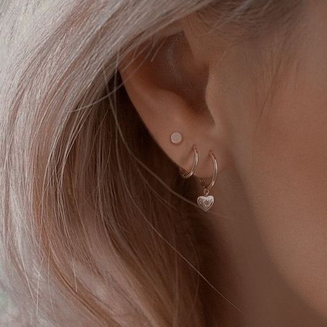 Two Hole Ear Piercing, Three Ear Piercings, Minimalist Ear Piercings, Ear Piercing Studs, Pinterest Jewelry, Cool Ear Piercings, Pretty Ear Piercings, Cute Ear Piercings, Multiple Ear Piercings