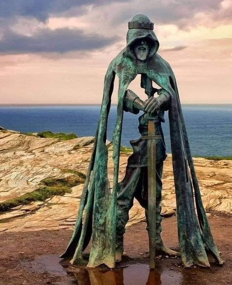 Rei Arthur, Roi Arthur, North Cornwall, One Word Art, Jackson Pollock, King Arthur, Animated Images, Bronze Statue, Bronze Sculpture