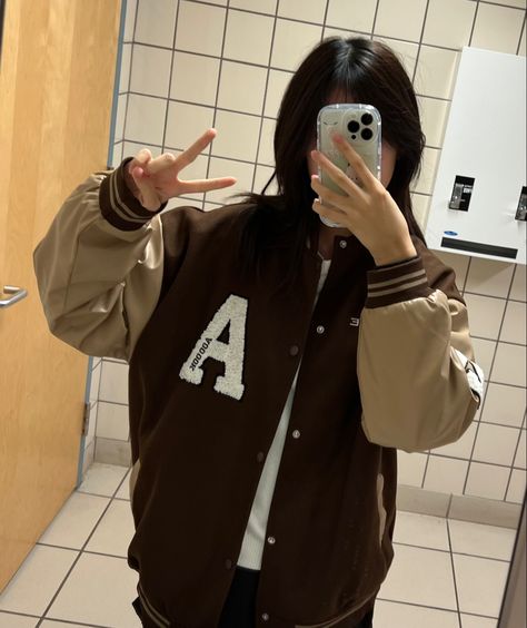 brown varsity jacket mirror pic fashion Brown Letterman Jacket Outfit, Brown Varsity Jacket Outfit, Brown Letterman Jacket, Brown Varsity Jacket, Varsity Jacket Outfit, Downtown Girl, Jacket Outfit, Mirror Pic, Letterman Jacket