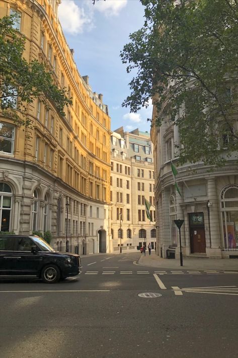 Scotland Yard Aesthetic, London Vibes, London Dreams, French Lifestyle, Scotland Yard, Central London, Future Life, A Pic, City Girl