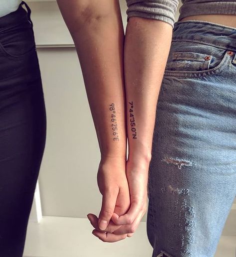 Travel Wallpaper Iphone, Small Friendship Tattoos, Matching Friendship Tattoos, Cute Best Friend Tattoos, Tattoo Placement Ideas, Coordinates Tattoo, Matching Best Friend Tattoos, Bestie Tattoo, Omerta Tattoo