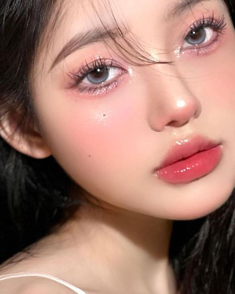 Makeup Looks Korean, Makeup Looks Pretty, Douyin Beauty, Makeup Layout, Summer Wedding Makeup, Asian Makeup Looks, Korean Makeup Look, Chinese Makeup, Korean Eye Makeup