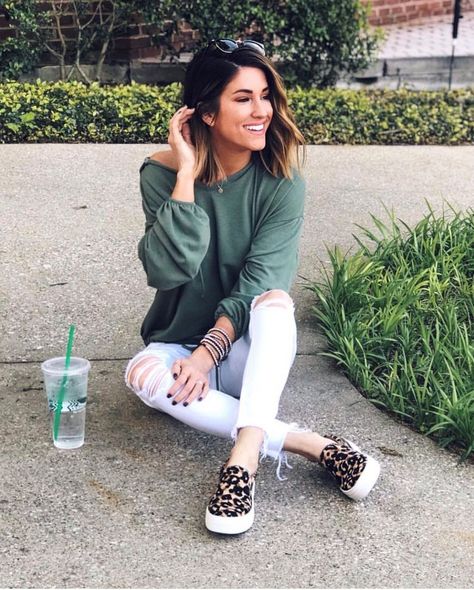 18 Ways To Style Leopard Shoes! Jen Reed, Leopard Shoes Outfit, The Sister Studio, Sister Studio, Steve Maddens, Vans Outfit, Denim Outfits, Leopard Print Shoes, Spring Forward