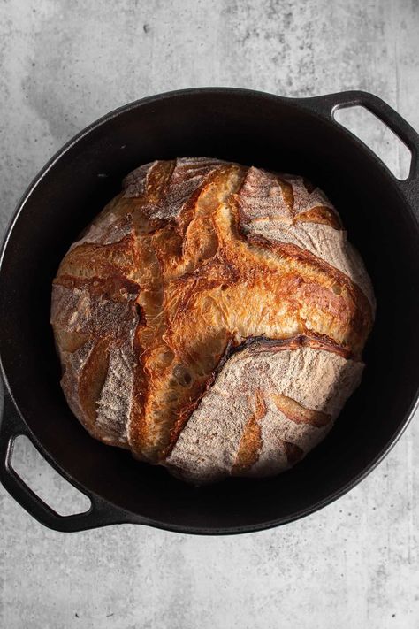 How To Make Sourdough Bread Without Dutch Oven, Baking Bread In Cast Iron Dutch Oven, Dutch Oven For Sourdough, Best Dutch Oven For Sourdough, Baking Sourdough Bread In A Dutch Oven, Cast Iron Bread Dutch Ovens, Durch Oven Bread Recipes, Cast Iron Dutch Oven Bread, Sourdough Bread Dutch Oven