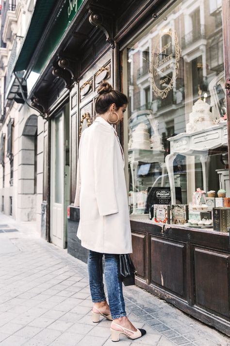 How To Wear Hoop Earrings, Chanel Slingback, Collage Vintage, Long Blazer, Lifestyle Design, Slingbacks, Street Style Inspiration, Chanel Shoes, Autumn Winter Fashion