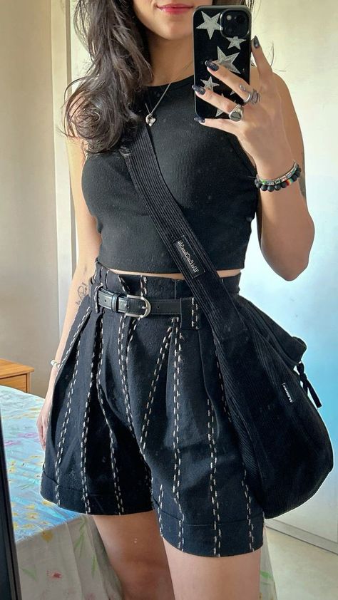 Dark Spring Aesthetic Outfits, Summer Outfits Dark Academia, Soft Grunge Summer Outfits, Goth Summer Aesthetic, Goth Chic Outfits, Dark Academia Summer Outfits, Gothic Summer Outfits, Summer Dark Academia Outfit, Summer Outfits Goth