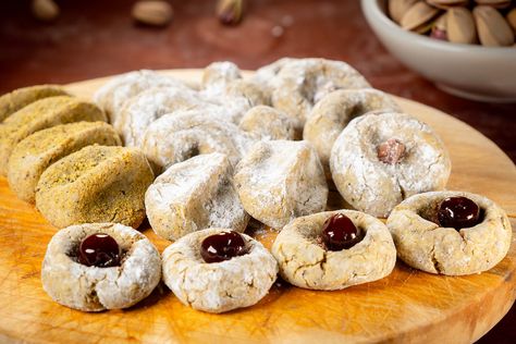 Sicilian Pistachio Cookies | Paste di Mandorla al Pistacchio Recipe Timballo Recipe, Traditional Italian Food Recipes, Pistachio Cookies Recipe, Authentic Italian Desserts, Tagliatelle Recipe, Pistachio Nut, Cookies Bites, Traditional Italian Food, Italian Cookie