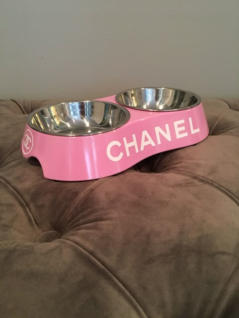 Contact me to order sprinklepaw@gmail.com Pink Puppy Supplies, Pink Dog Bowl, Pink Dog Stuff, Dog Mood Pics, Custom Dog Bowls, Puppy Room, Puppy Mom, Dog Mommy, Cavapoo Puppies