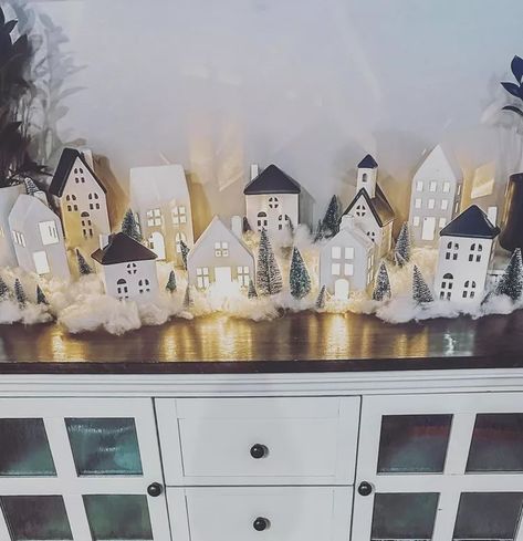 Christmas Town Display, Decorating Bathroom Ideas, Minimalist Home Decorating, Christmas Village Ideas, Christmas Village Display Ideas, Village Display Ideas, Diy Christmas Village Displays, Village Ideas, Diy Christmas Village