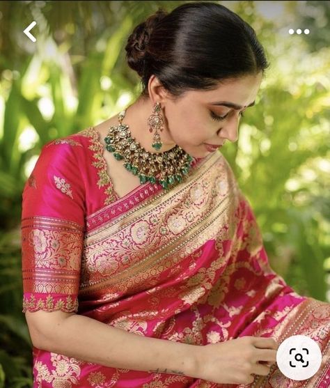 Aarti Ravi, Banarasi Saree Blouse, Pattu Saree Blouse Designs, New Saree Blouse Designs, Latest Model Blouse Designs, Wedding Blouse Designs, Sari Blouse Designs, Silk Saree Blouse Designs, Blouse Designs Silk