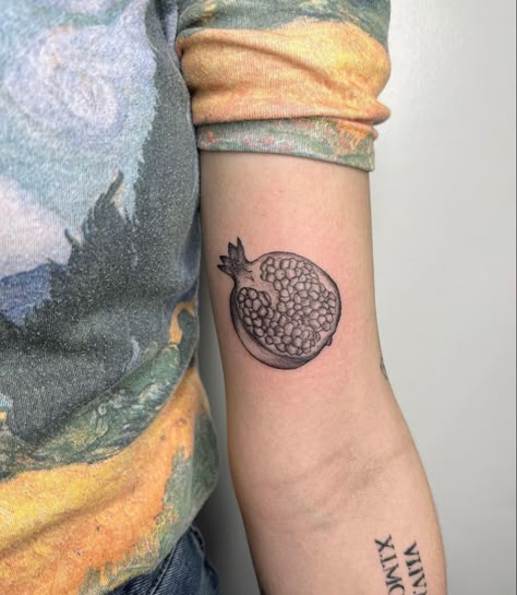 Fruit Bowl Tattoo, Persimmon Tattoo, Tattoo Fruit, Fruit Tattoos, Pomegranate Tattoo, Tattoo Fine Line, Fruit Tattoo, Tarot Card Tattoo, Tattoo Themes