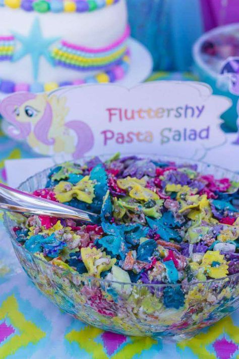 Unicorn Birthday Party Finger Foods, Garden Party Ideas For Kids, Unicorn Birthday Party Ideas Diy, Unicorn Birthday Party Food, Rainbow Pasta Salad, Unicorn Birthday Party Cake, Rainbow Pasta, Garden Party Ideas, Unicorn Birthday Party Decorations