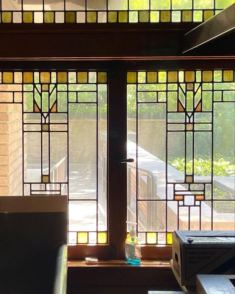 Meyer May House, 1909. Grand Rapids, Michigan. Prairie Style. Frank Lloyd Wright Prairie Style Stained Glass Patterns, Prairie Style Decor, Prairie House, Stained Glass Window Film, Grand Rapids Michigan, Stained Glass Panel, Prairie Style, Japanese Architecture, Frank Lloyd