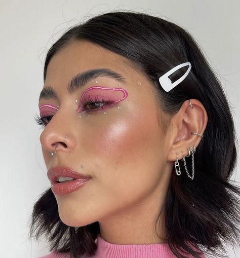 Graphic Liner And Rhinestones, Graphic Liner With Rhinestones, Pink Graphic Eyeliner, Pink Graphic Makeup Looks, Pink Grafic Eyeliner, Graphic Eyeliner, Graphic Liner, Dope Makeup, Something Beautiful